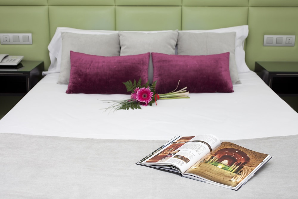 Standard Double or Twin Room - Photo 7