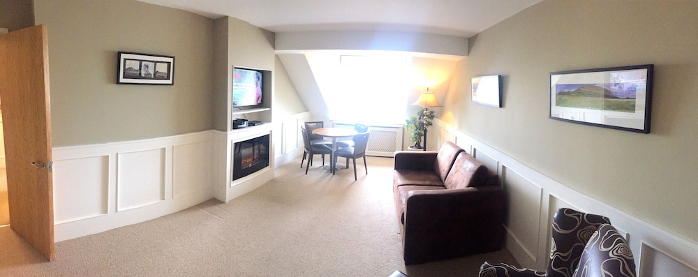 Superior Suite - Photo 2