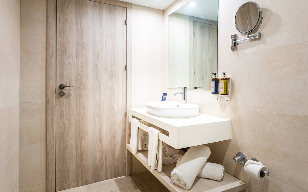 Junior Suite, Hot Tub, Pool View