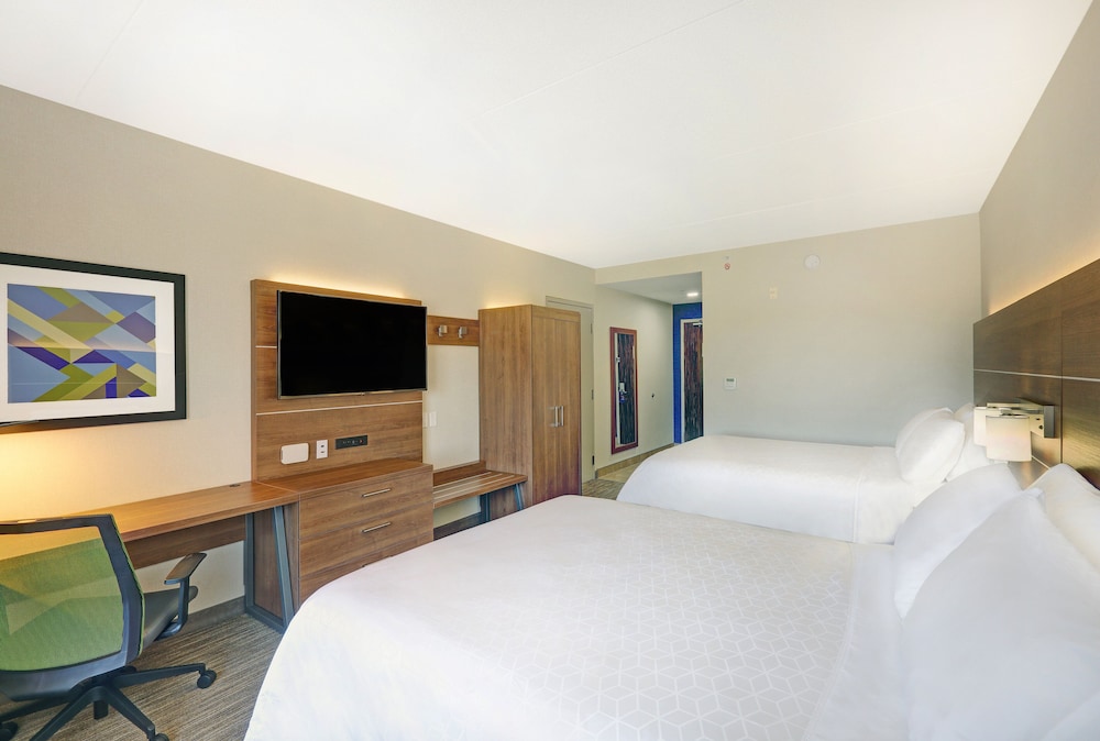 Suite, 2 Queen Beds - Photo 5