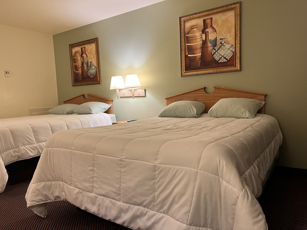 2 Queen Beds - Photo 4