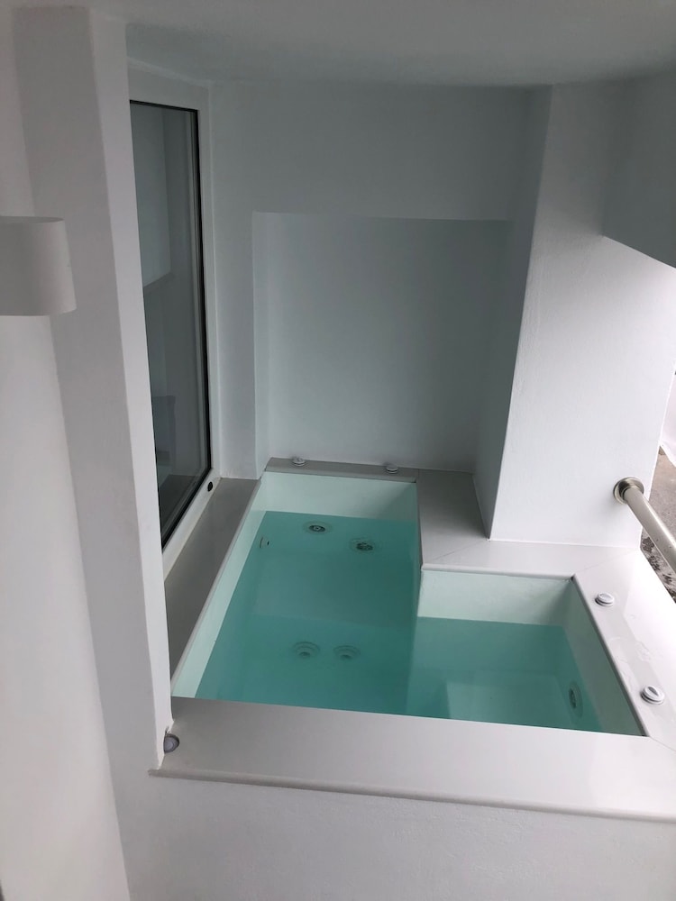 Superior Apartment, Hot Tub (Outdoor - Split Level) - Photo 5