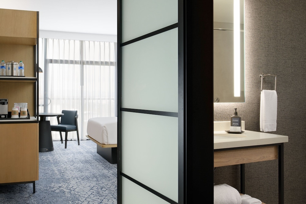 Premium Room, 2 Queen Beds - Photo 14