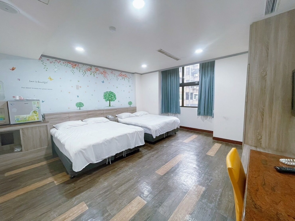Classic Quadruple Room, 2 Double Beds photo 3