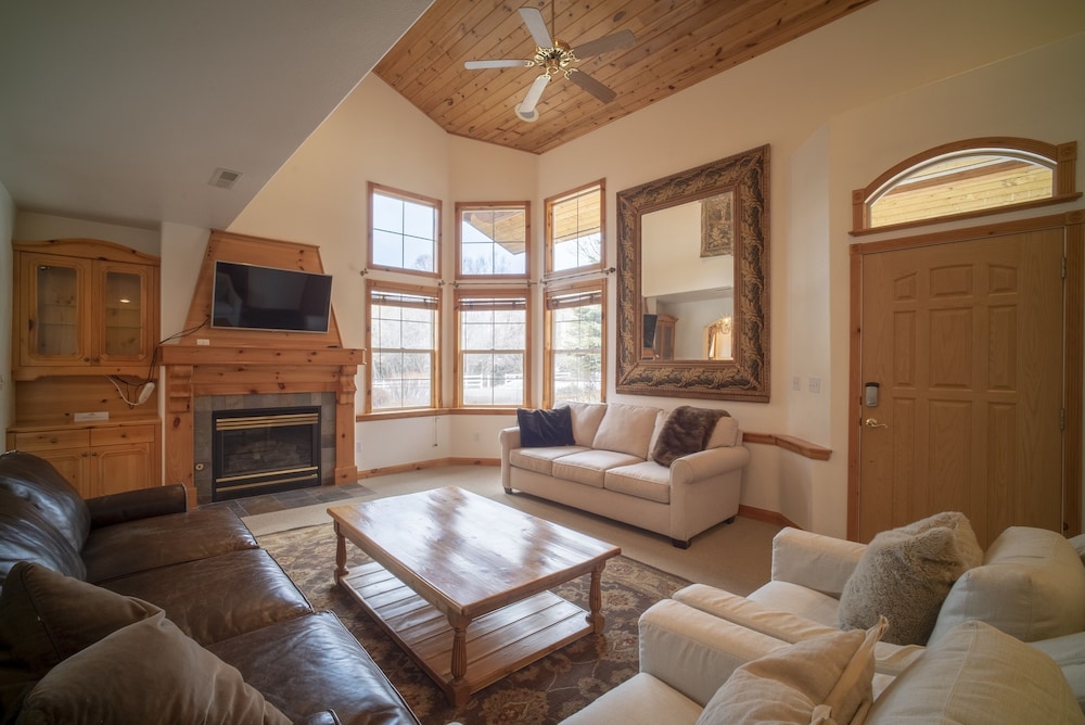 Townhome, 3 Bedrooms photo 1