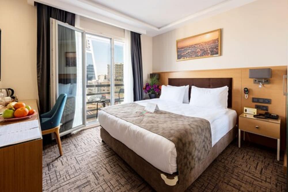 Economy Double or Twin Room, City View photo 1