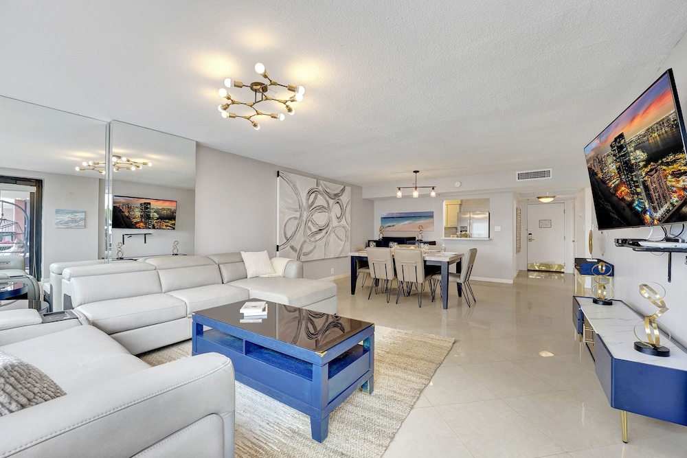Breathtaking Two Bedroom Condo 919