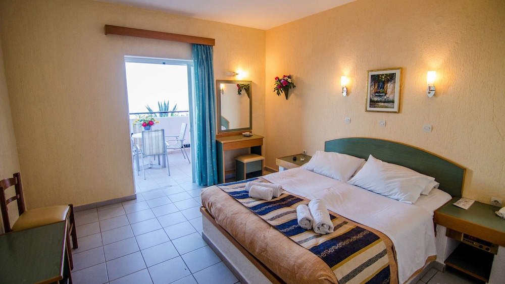 Double or Twin Room, Sea View - Photo 1