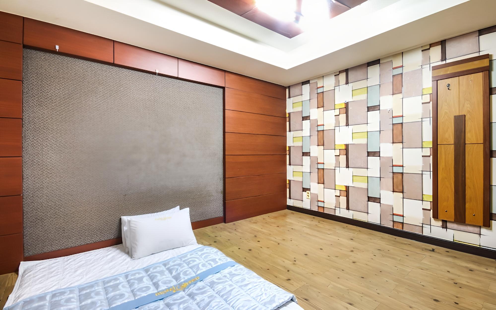Room (Ondol (inquire at the front desk if y) - Photo 1