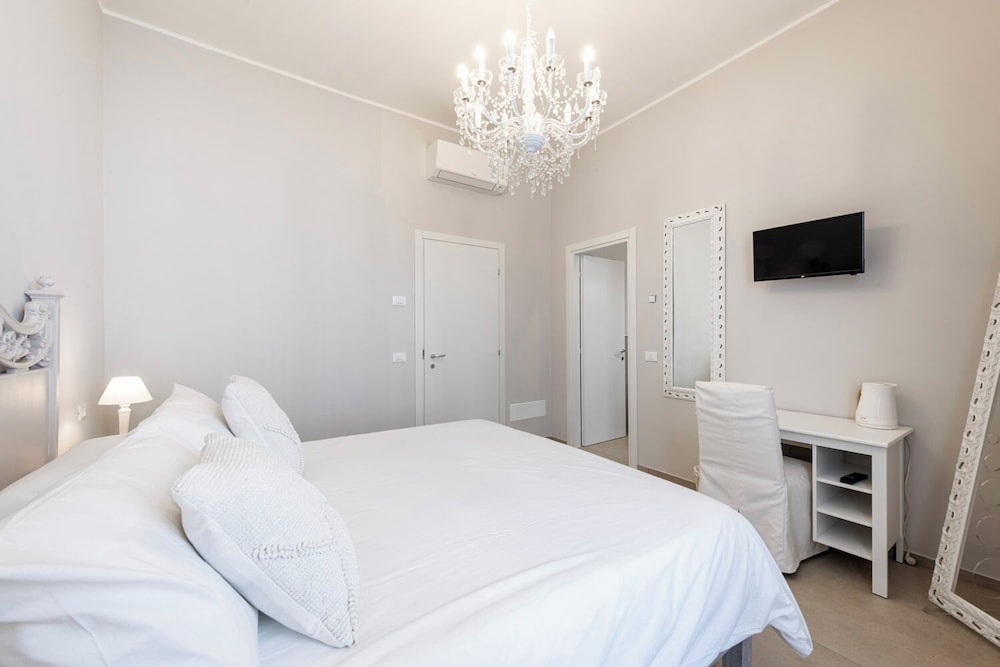 Economy Double Room photo 2