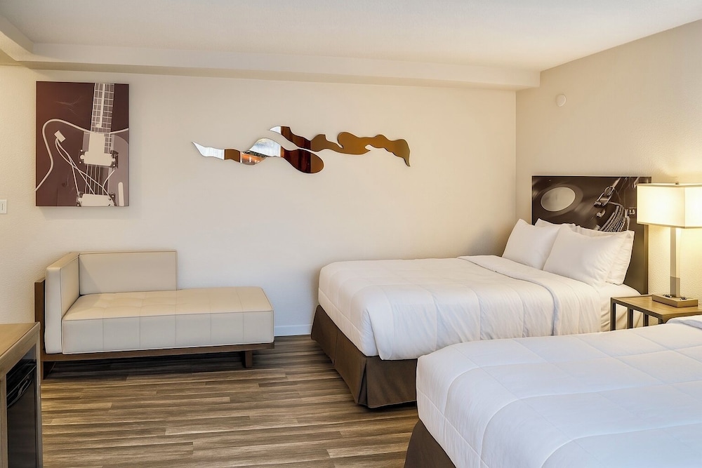 Basic Double Room, 2 Queen Beds, Kitchenette