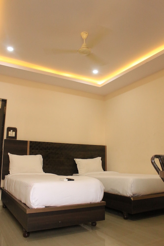 Standard Double Room - Photo 8