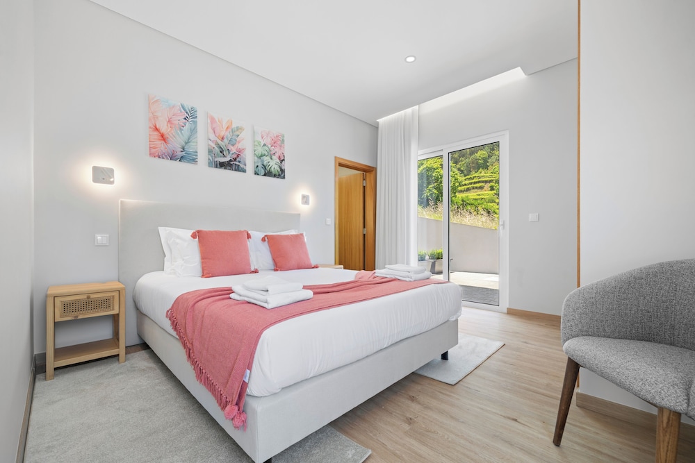 Deluxe Double Room with Extra Bed photo 1
