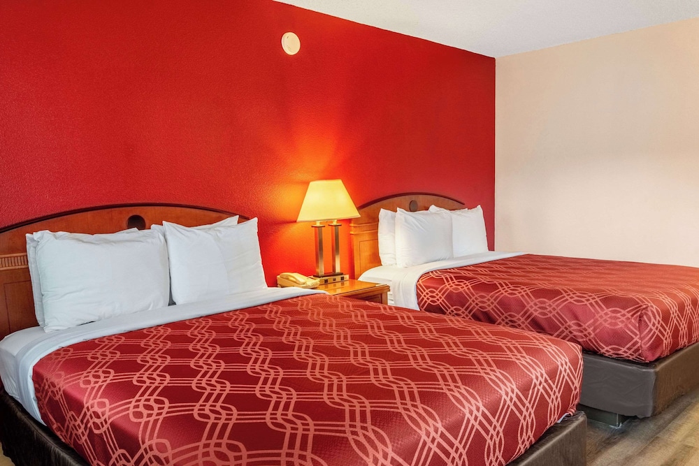 Standard Room, 2 Queen Beds - Photo 1