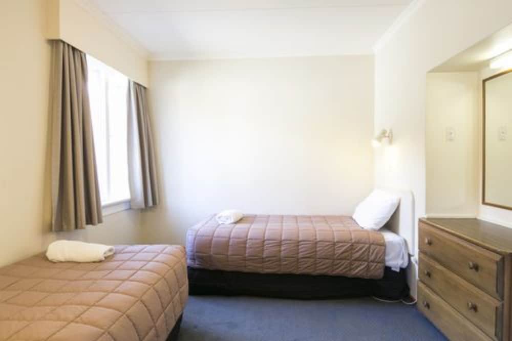Retro Two Bedroom Motel photo 3