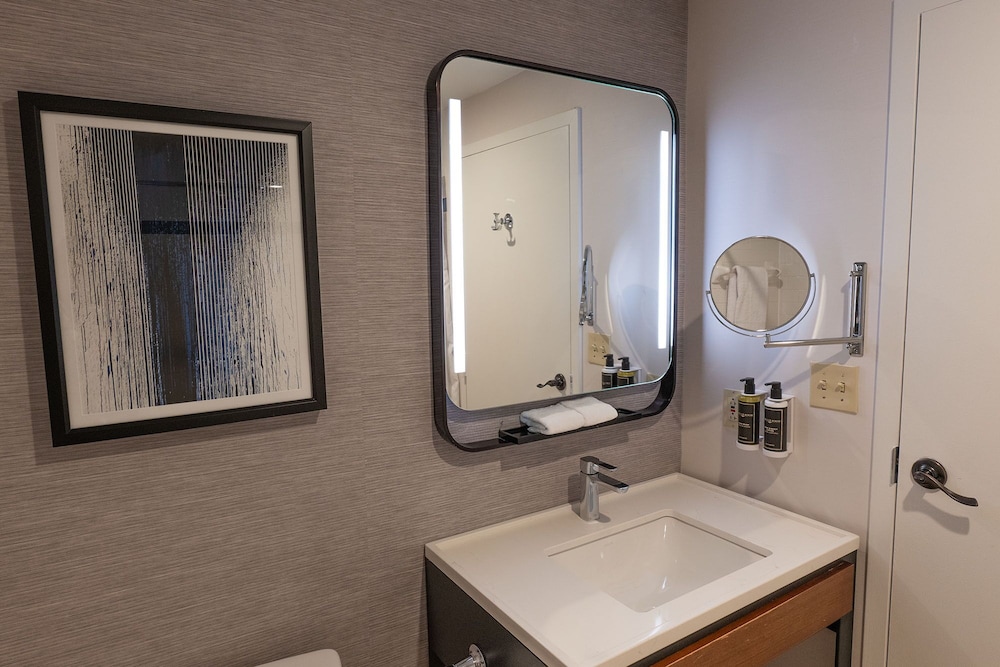 Executive Suite, 1 King Bed - Photo 6