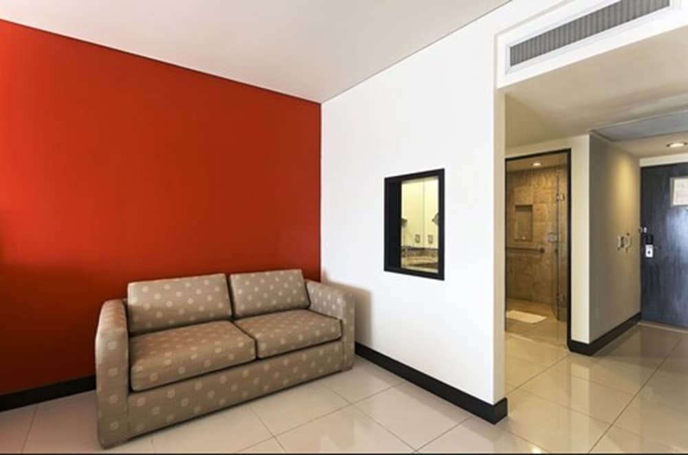Junior Suite, 2 Queen Beds (Crowne) - Photo 8