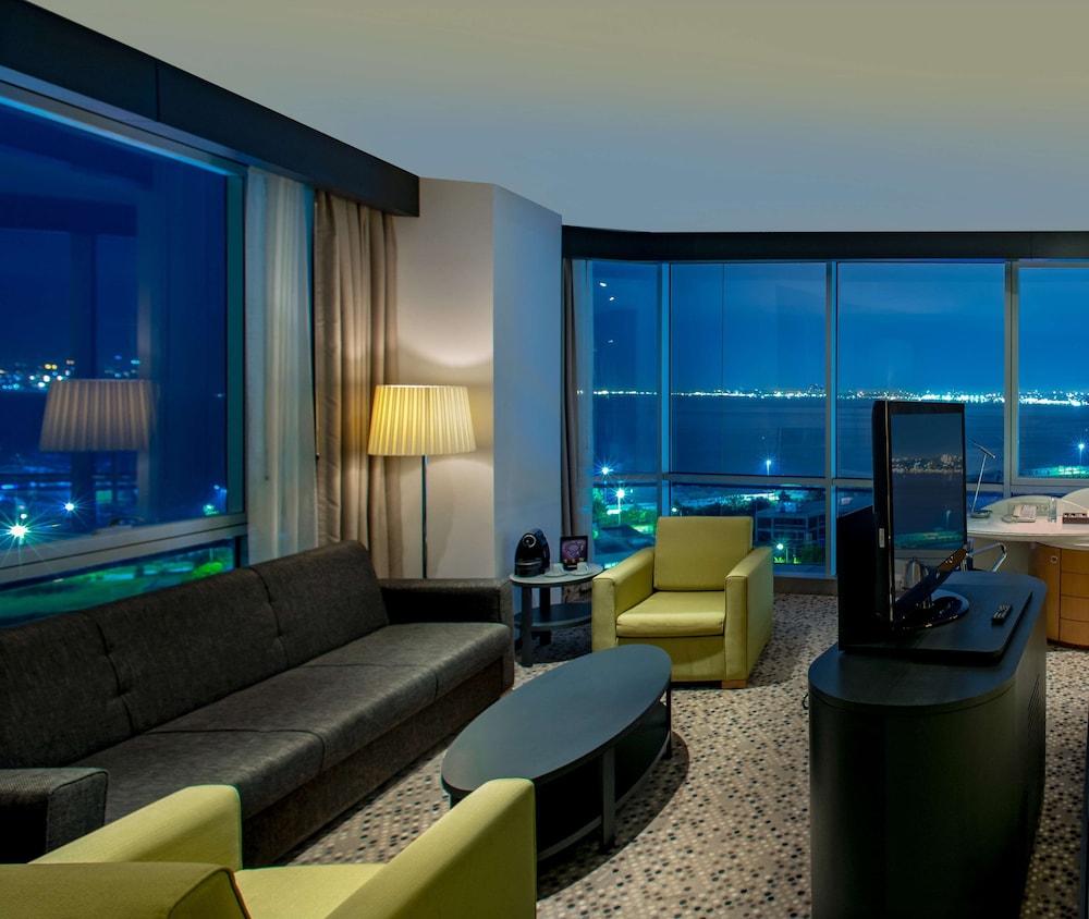 Junior Suite, 2 Twin Beds, Sea View thumbnail 5