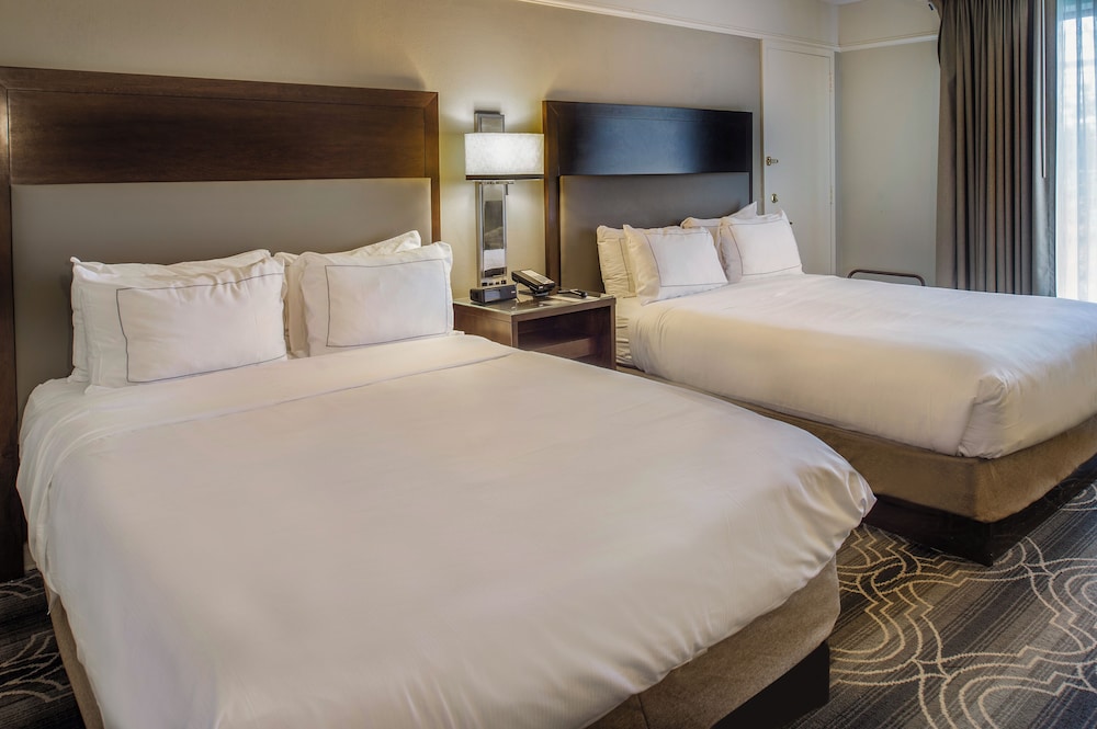 Deluxe Room, 2 Queen Beds, Non Smoking, Courtyard View - Photo 3