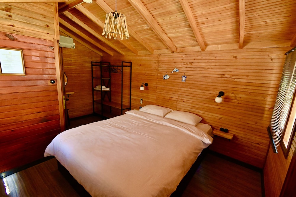 Economy Tree House photo 3
