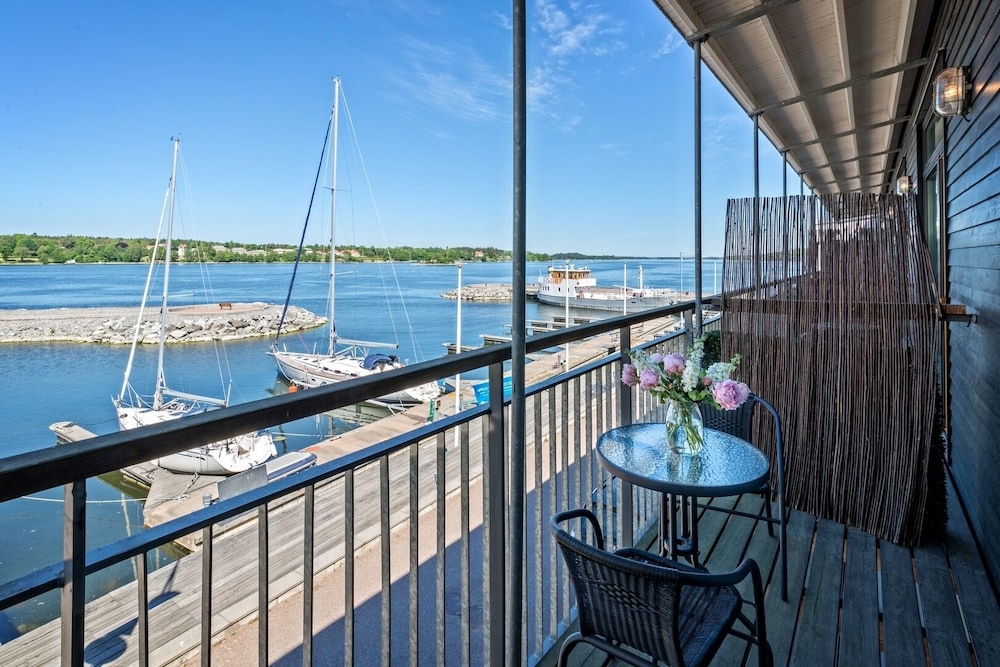 Family Room, Balcony, Sea View photo 3