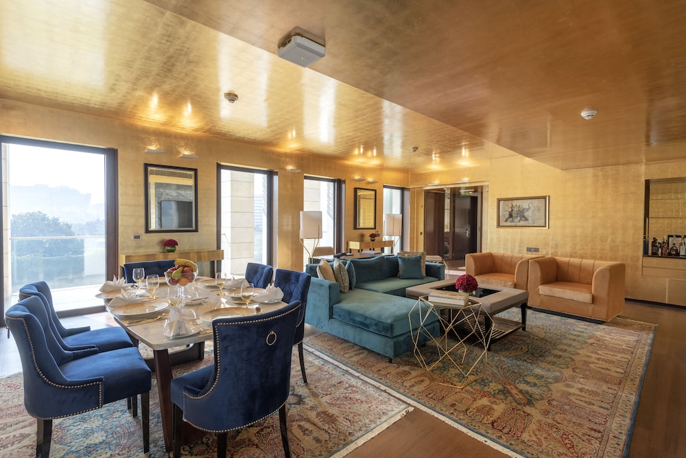 Sultan Suite (2\-Bedroom Presidential Suite) with Plunge Pool, Courtyard, Gymnasium, Spa, Sauna