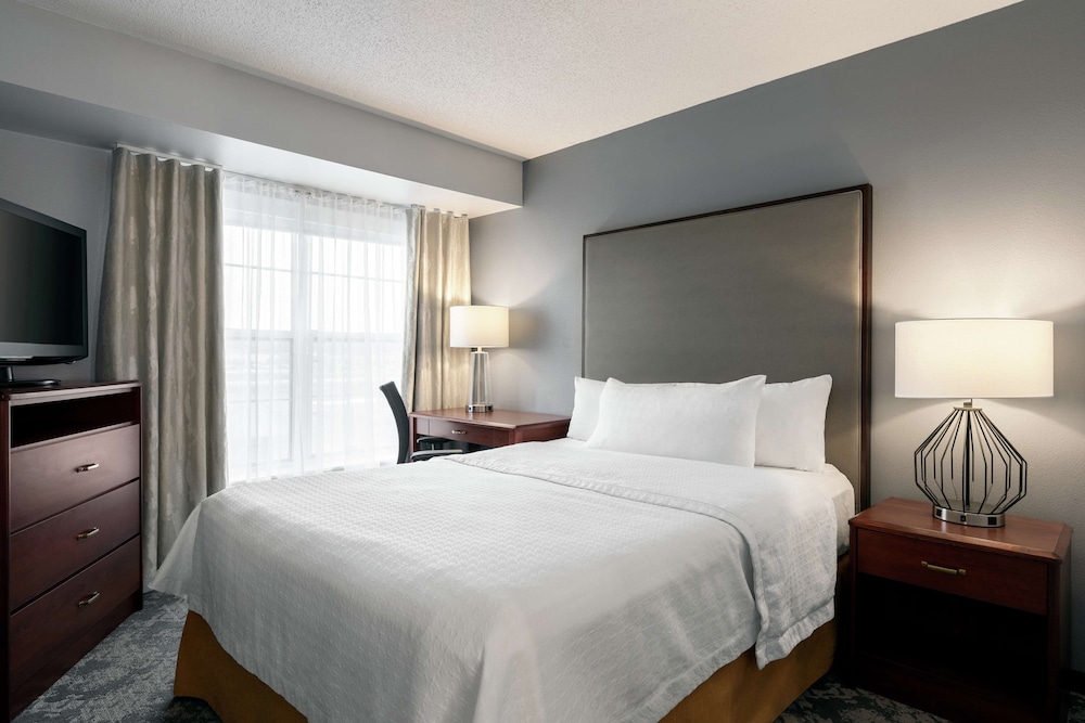 Suite, 1 Bedroom - Photo 2