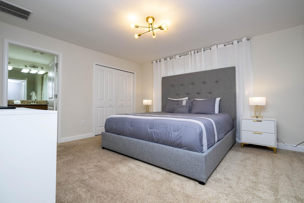 Beautiful 4BR 3BA Home w Pool at Storey Lake, Foto 22