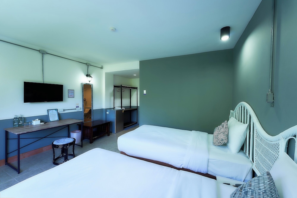 Standard Twin Room - Photo 4