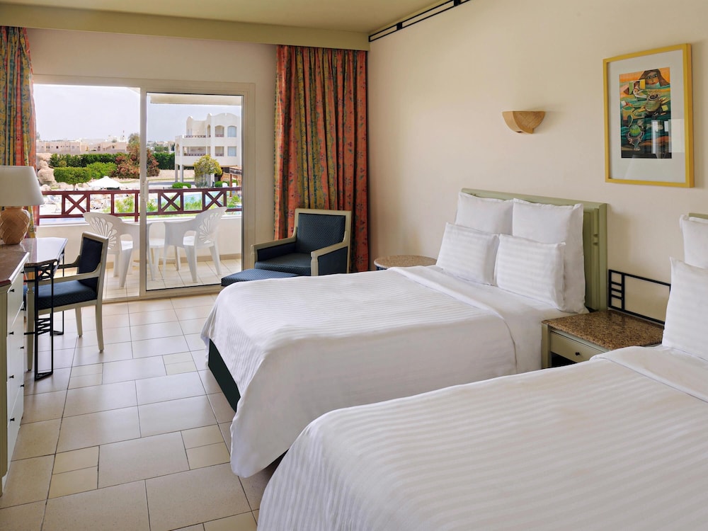 Standard Room, 2 Queen Beds, Pool View, Mountainside - Photo 1