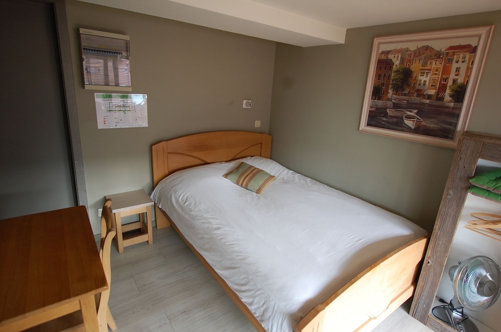 Single Room, 1 Double Bed, Balcony (2nd floor) photo 2