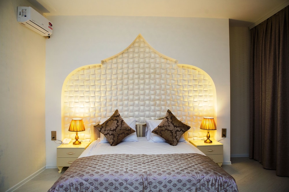 Family Suite, Multiple Beds, Partial Sea View - Photo 3