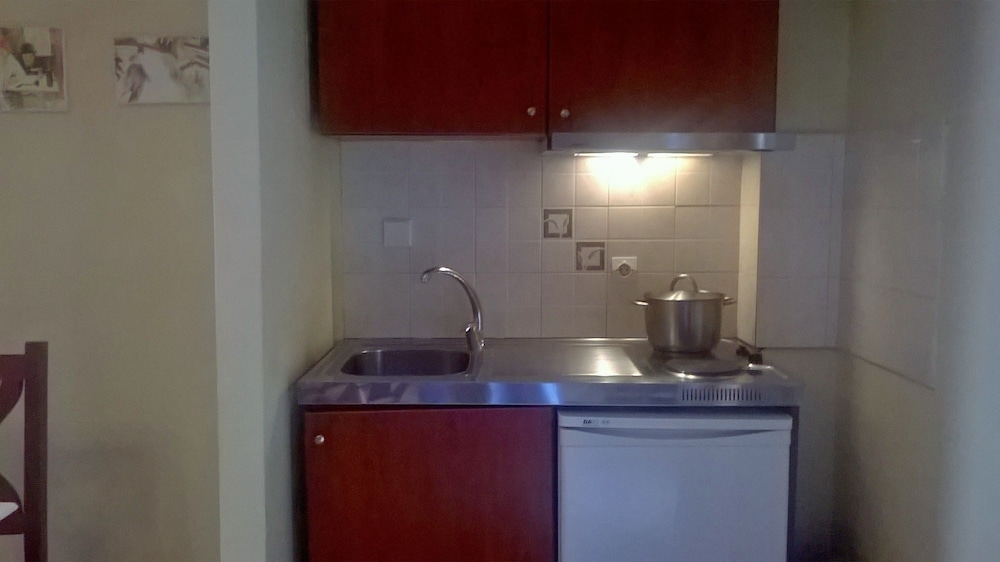 Apartment, 2 Bedrooms, Pool View photo 3