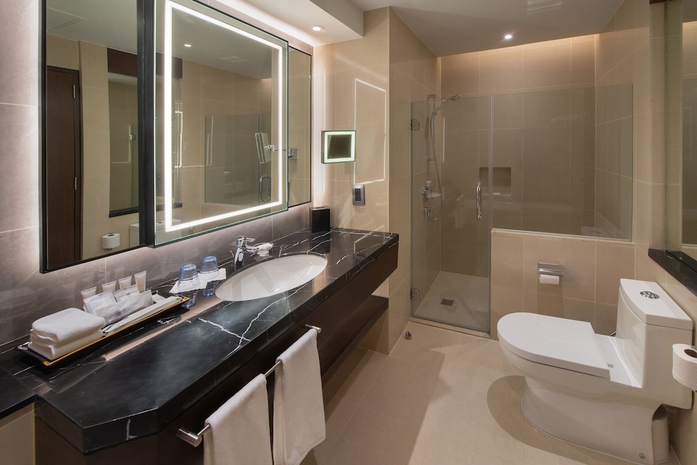 Standard Room, 1 King Bed, Club Lounge Access