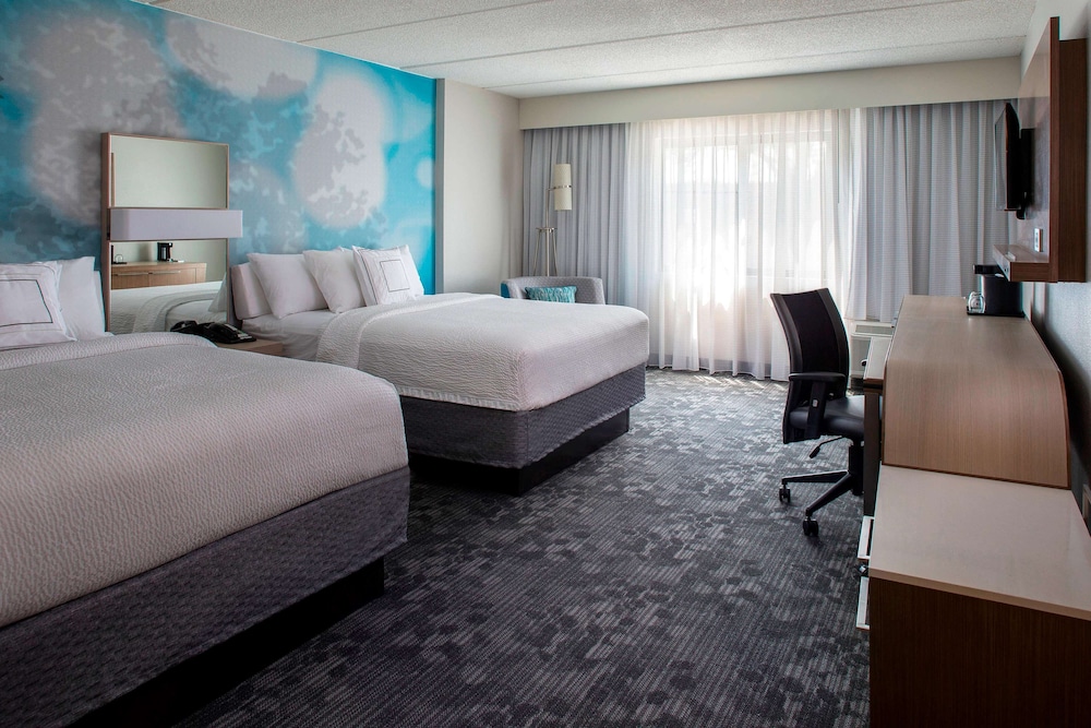 Room, 2 Queen Beds, Accessible (Mobility/Hearing Tub) - Photo 1