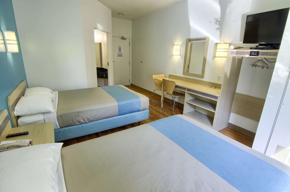 Standard Room, 2 Double Beds, Non Smoking photo 1