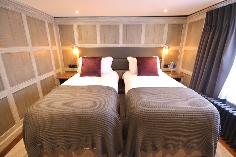 Luxury Double or Twin Room, 1 King Bed, Non Smoking, Private Bathroom photo 1