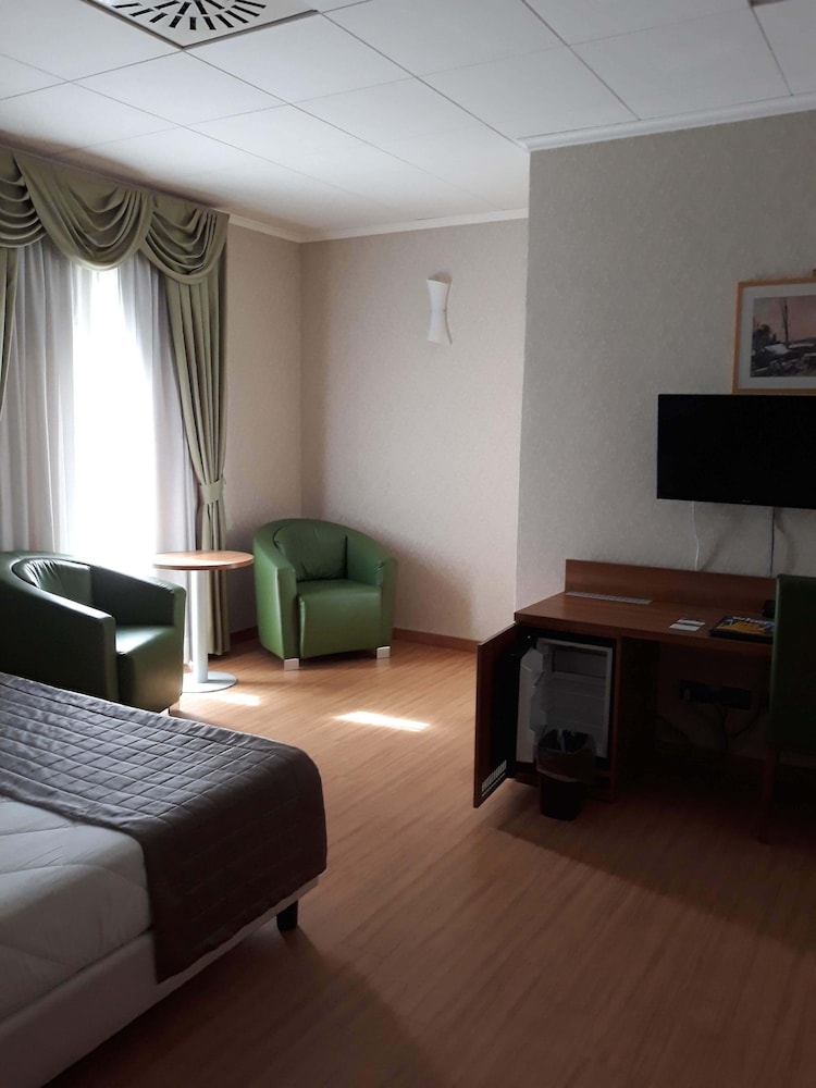 Standard Double Room Single Use photo 2
