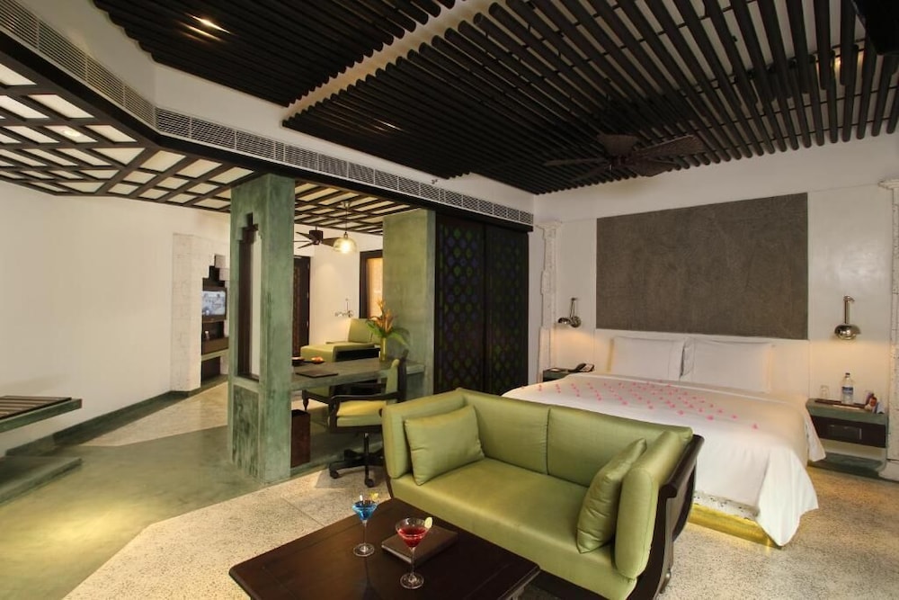 Premium Studio Suite, Balcony, Lake View photo 2