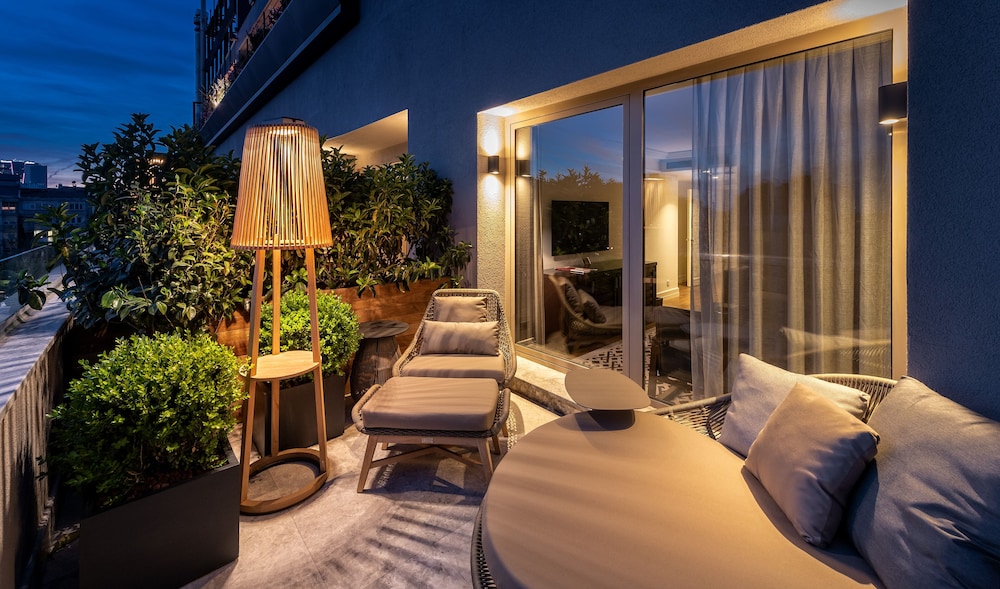 Executive Suite, Terrace thumbnail 6