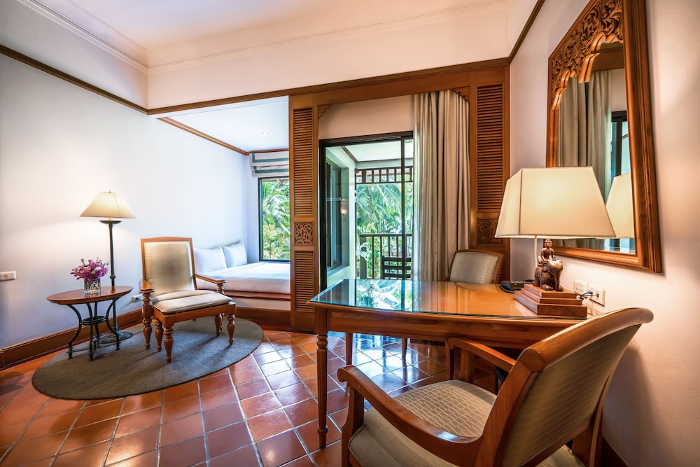 Family Room, 1 King Bed, Garden View (Balcony) - Photo 6