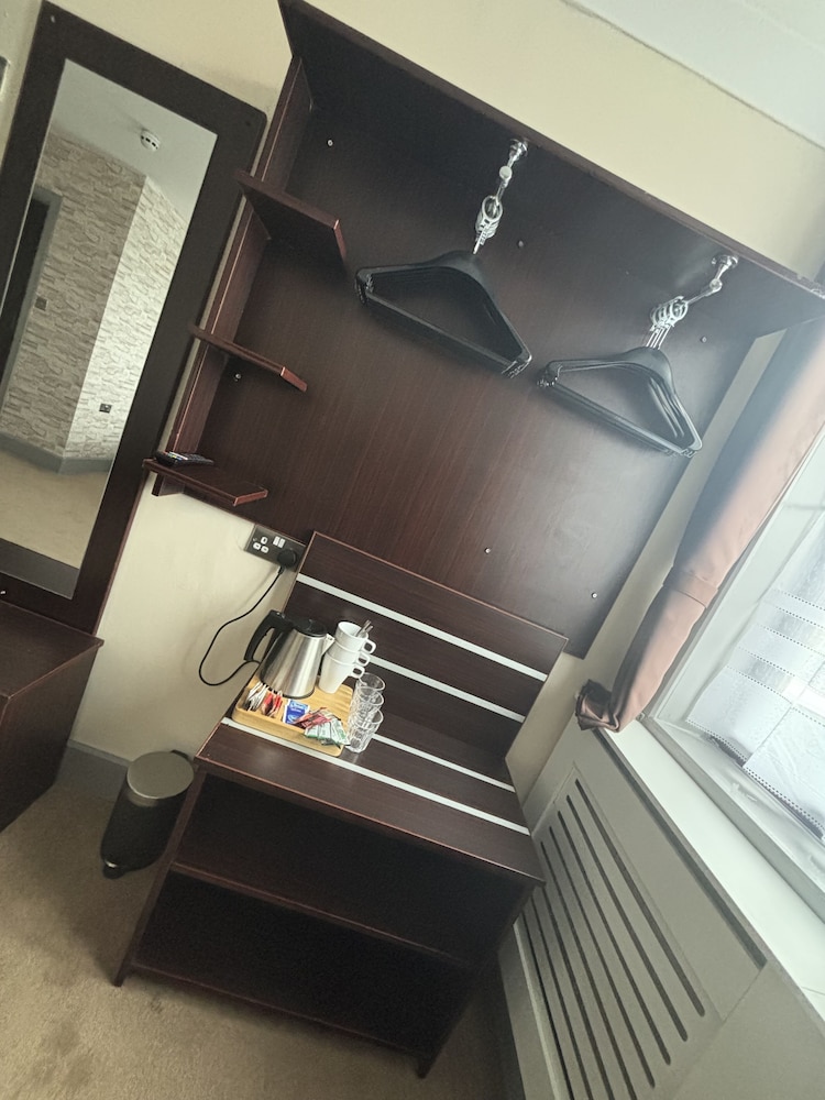 Standard Twin Room, 2 Double Beds - Photo 8