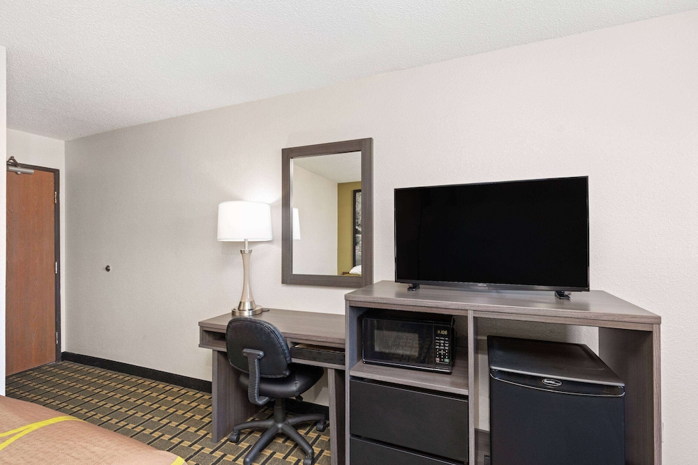 Room, 1 Queen Bed, Accessible - Photo 5
