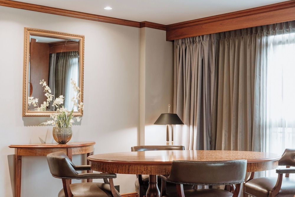 Executive Suite - Photo 20