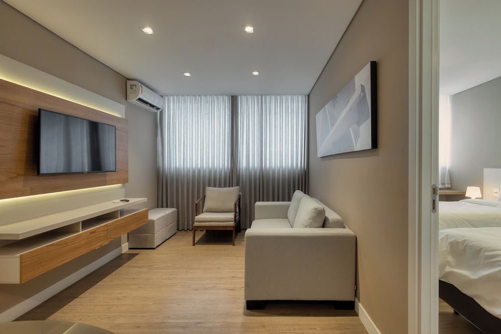 Deluxe Double Room thumbnail 5