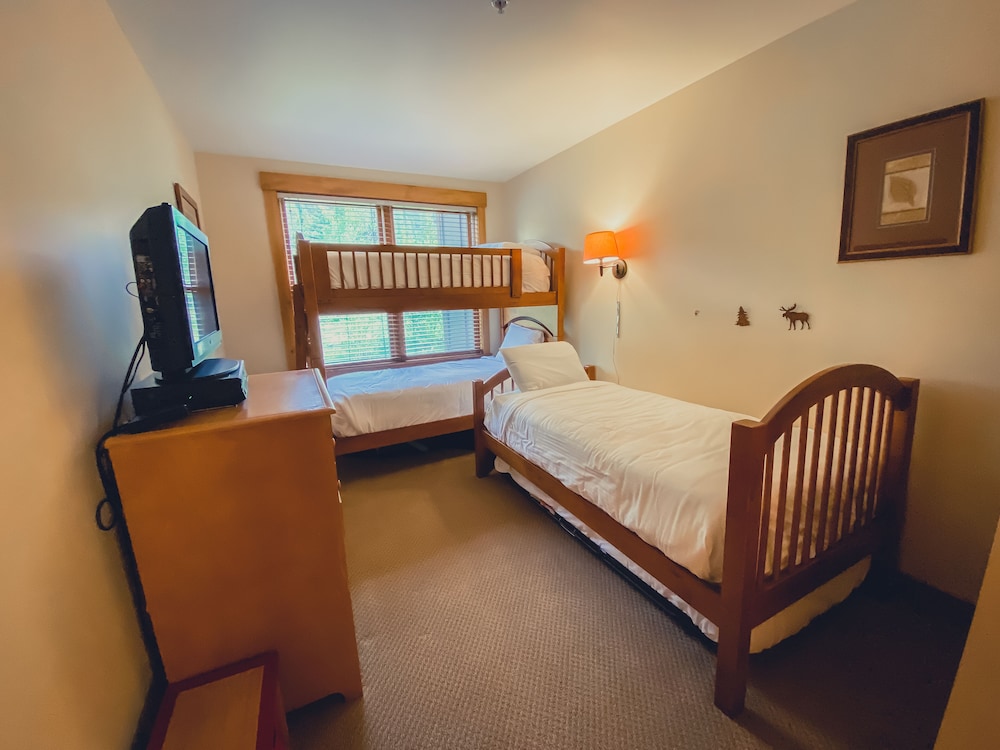 Premium Condo, 2 Bedrooms, Patio, Mountain View (Springs 8805)