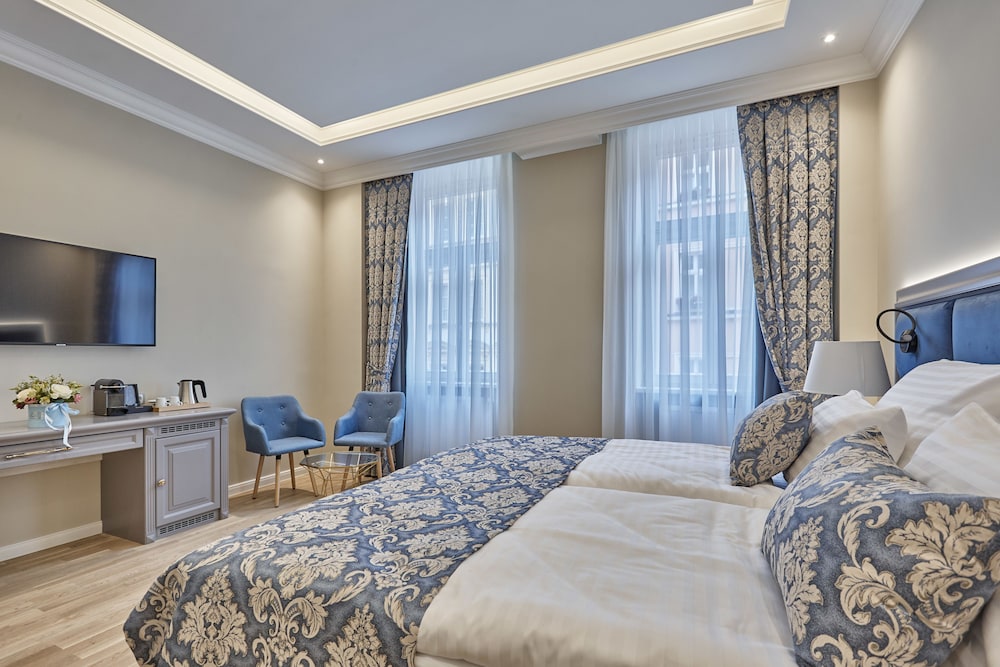 Deluxe Double Room, 1 King Bed, City View photo 3
