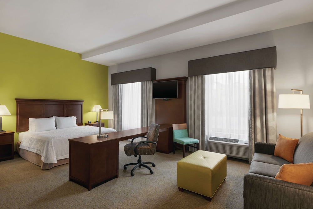 Hampton Inn & Suites Mishawaka/South Bend at Heritage Square, Photo 2