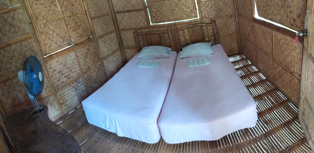 Dalumpit Room
