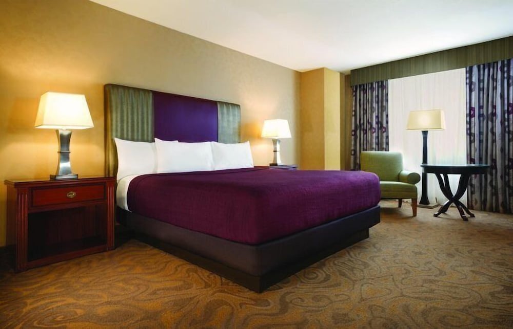 Casino Tower King Room - Photo 1